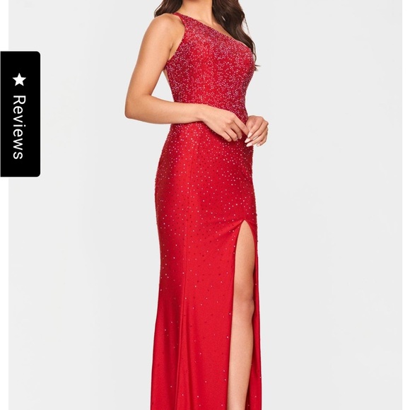 Elegant Black One-Shoulder Gown - Picture 9 of 12